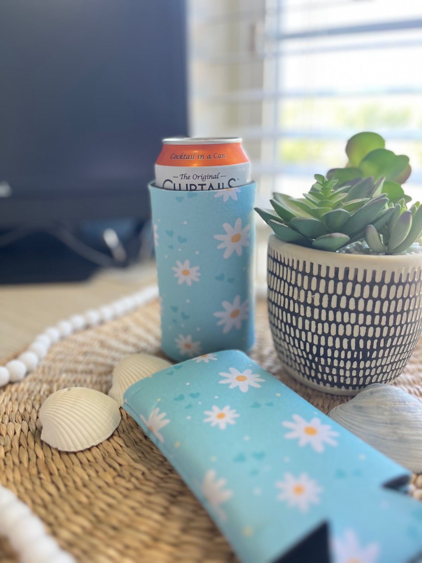 Blue Daisy 12oz Slim Can Coolie